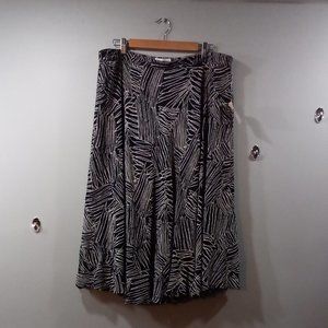 Coldwater Creek black and cream pattern midi skirt, viscose, Size 16-18W